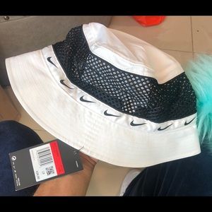 nike repeat swoosh bucket hat